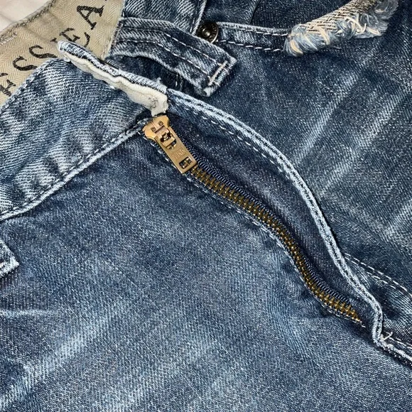 Guess Men's Distressed Blue Desmond Relaxed Jeans Size 32X32 - Picture 9 of 9